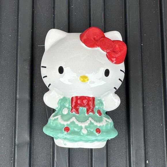 Hello Kitty Christmas Ceramic Salt and Pepper Shakers Sanrio New! Rare 2023 - Picture 3 of 15